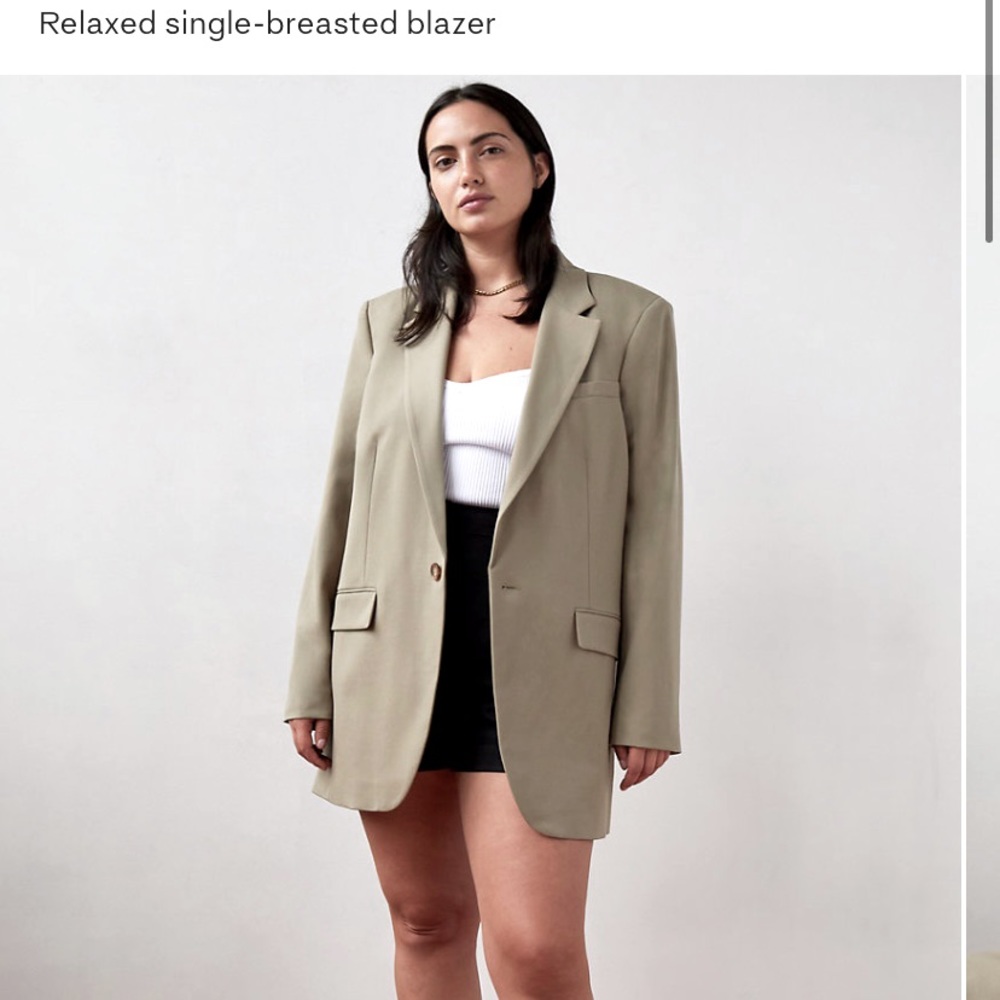 Aritzia Relaxed Single-Breasted Blazer in Light Olive
